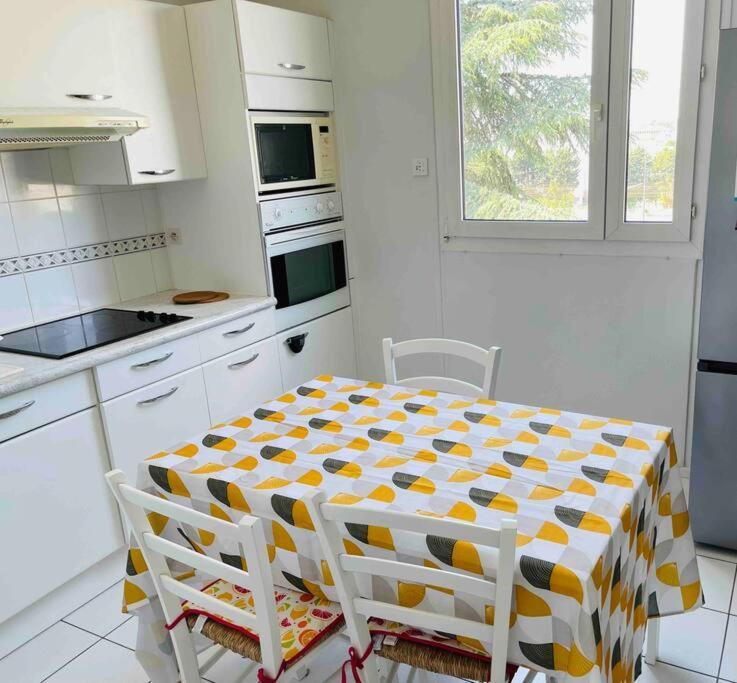 Appartement Place Verdun - Tours Exteriör bild